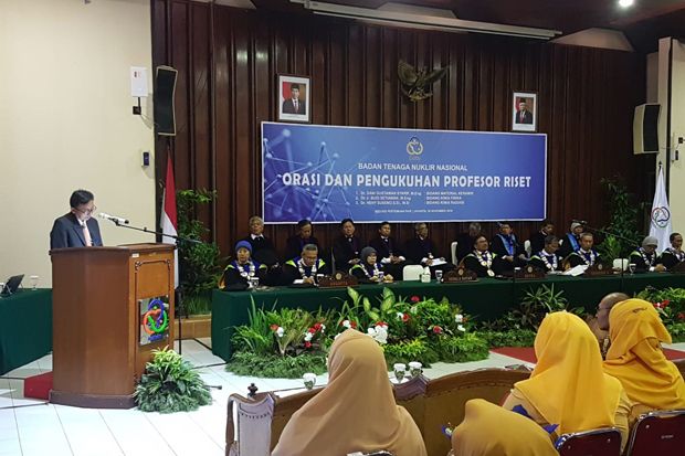 Kukuhkan Tiga Profesor...