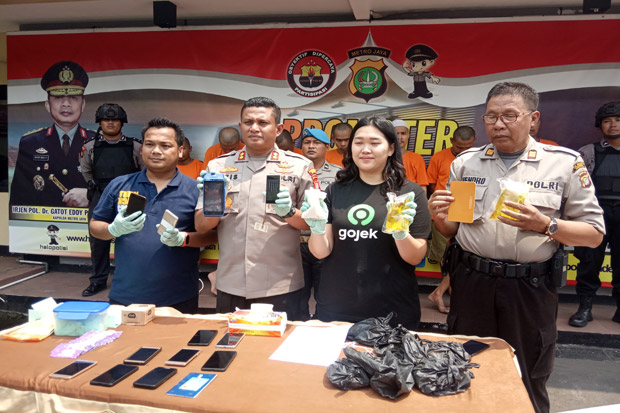 Polresta Depok Gulung...
