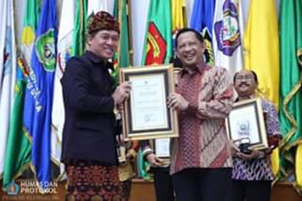 Klungkung Terima Penghargaan...