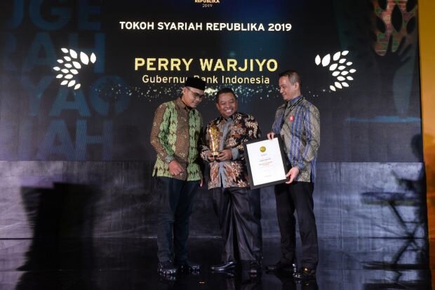 Perry Warjiyo Dianugerahi...