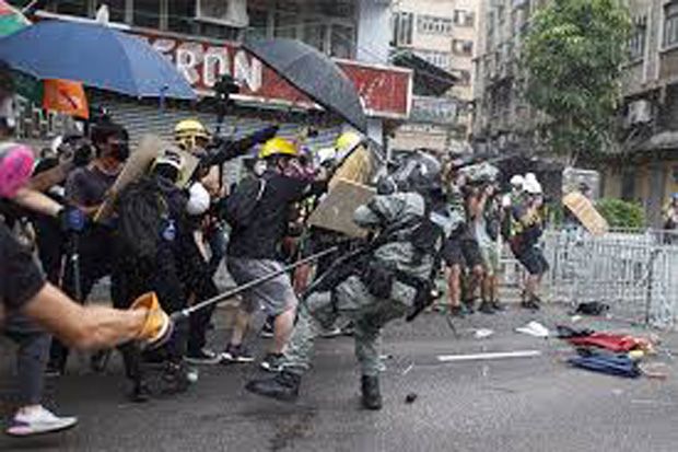 Kerusuhan di Hong Kong...