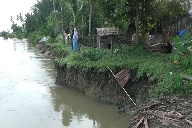 Rumah Warga di Aliran...