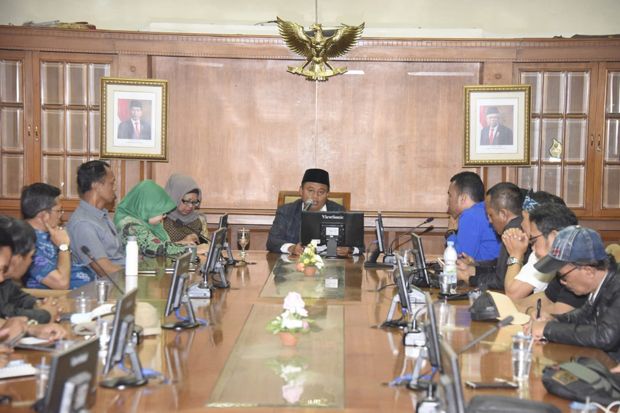Terima Audiensi Buruh,...