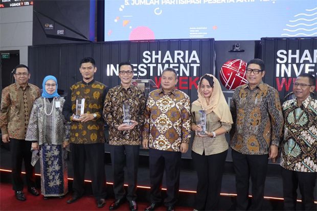 MNC Sekuritas Raih Penghargaan...