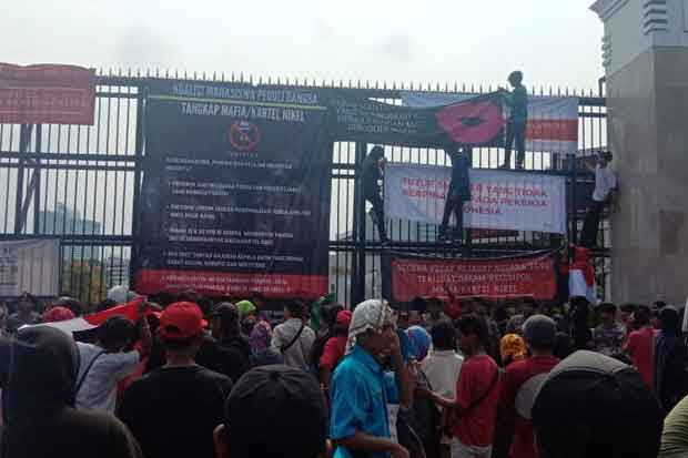 Mahasiswa Demo Soal...