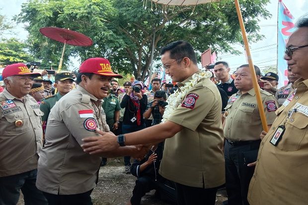 Mensos RI Serahkan Bantuan...