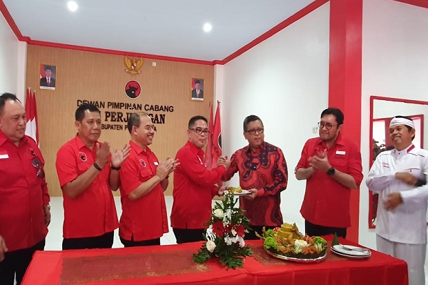 Resmikan Kantor Cabang,...