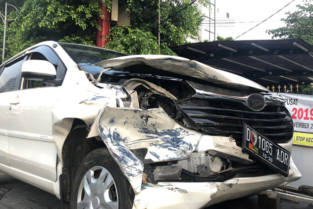 Tabrakan di Tol Cawang,...