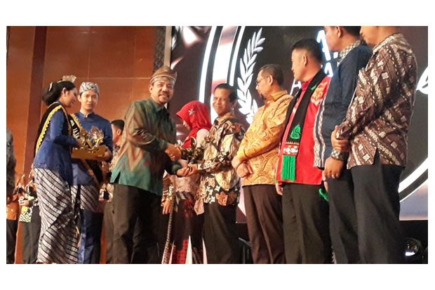 Danau Love Peroleh Anugerah...