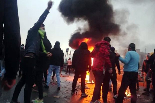 Kerusuhan Pecah di Iran,...