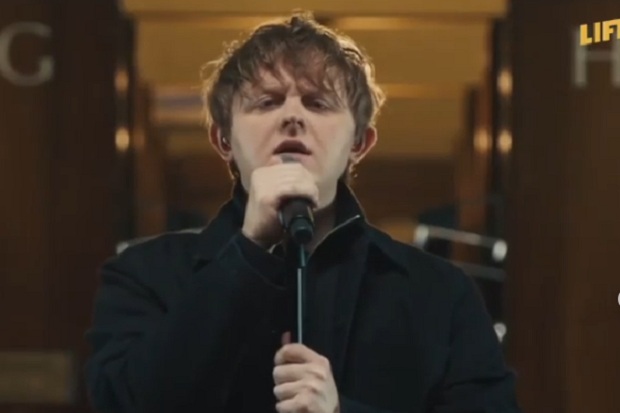 Lewis Capaldi Jadi Penyanyi...