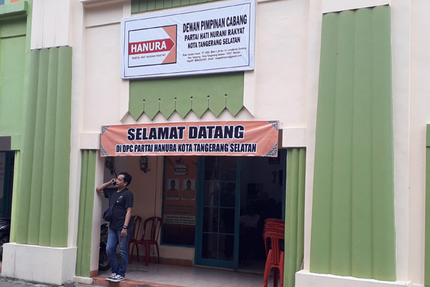 Putri KH Maruf Amin...