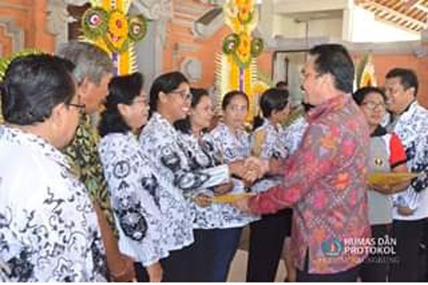 Sekda Winastra Hadiri...