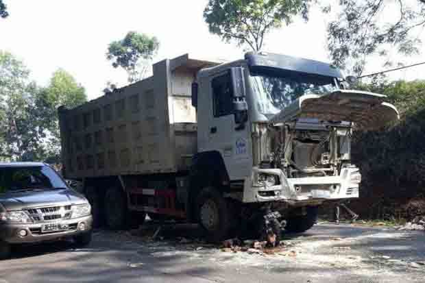 Motor Hantam Truk Pengangkut...