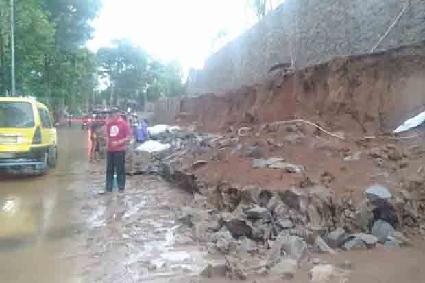 Diguyur Hujan Deras,...