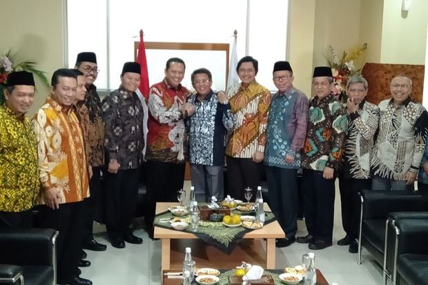 Presiden PKS Sambut...