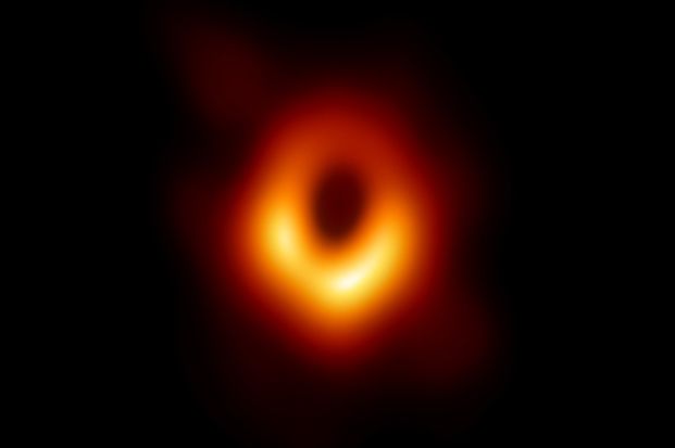 Tiga Black Hole Bergabung...