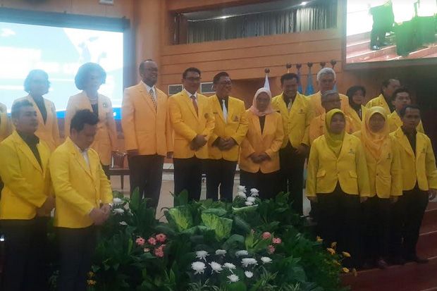 Jabat Ketua IKA UT,...