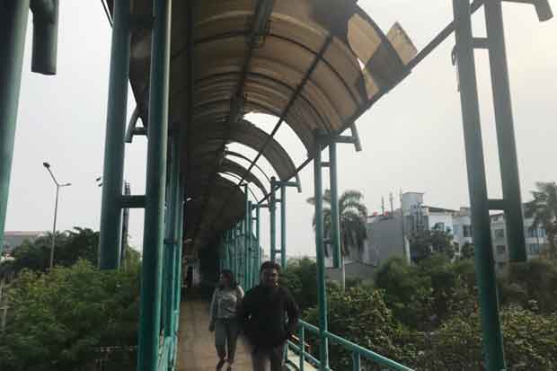 Warga Keluhkan JPO Kedoya...