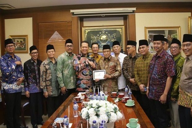 Soal Amandemen UUD 1945,...