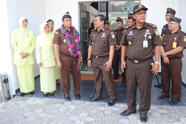 Kejati Sulbar Kunjungi...