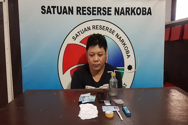 Simpan Sabu Dalam Tisu,...