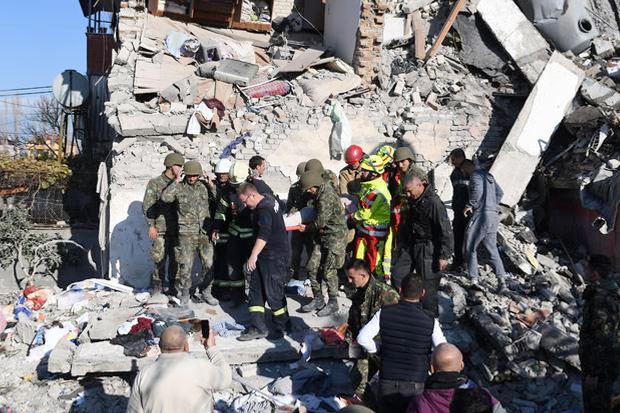Korban Tewas Gempa Albania...