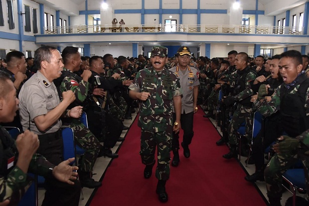 Panglima TNI Tegaskan...