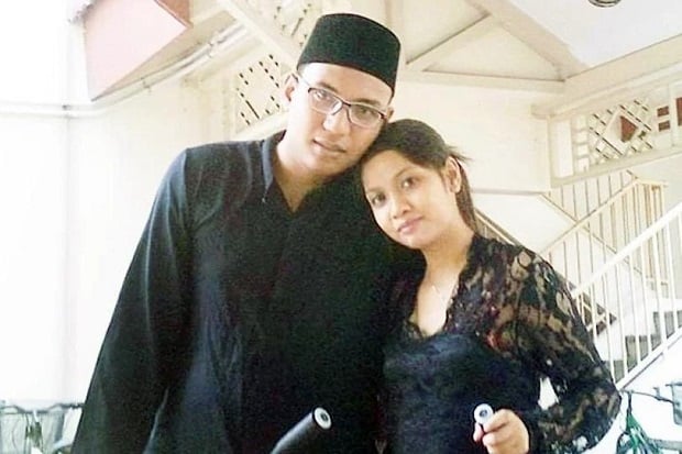Pasangan Ini Kurung...