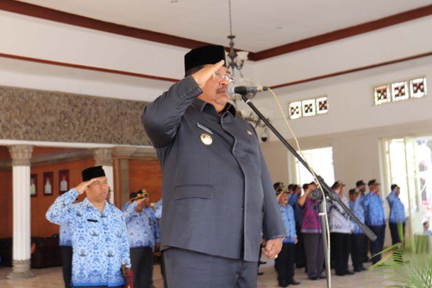 Bupati PAS Pimpin Upacara...