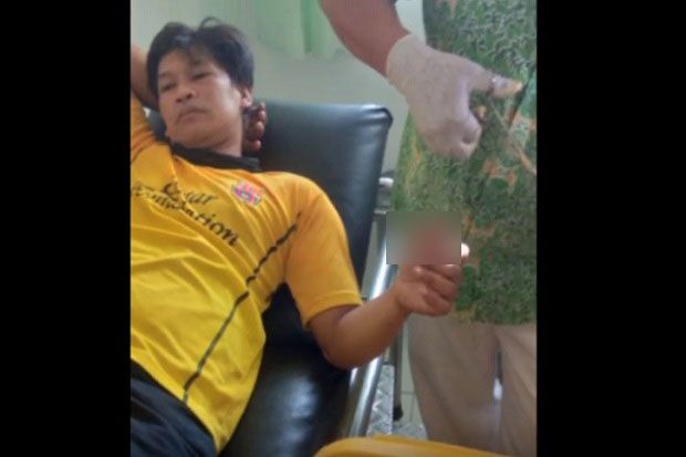 Berkelahi dengan Orang...