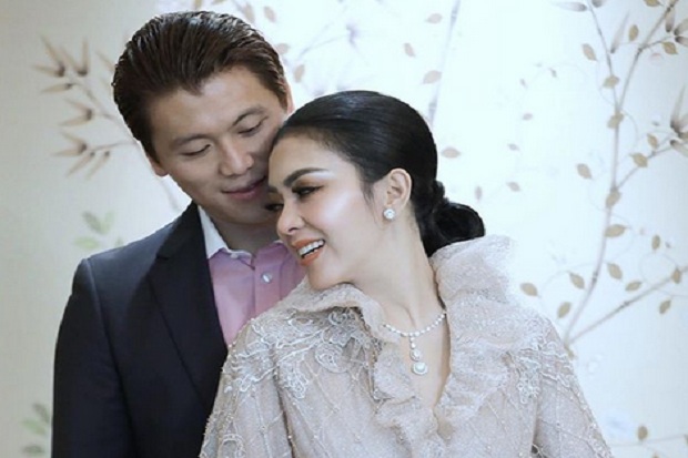 Syahrini Diperkirakan...