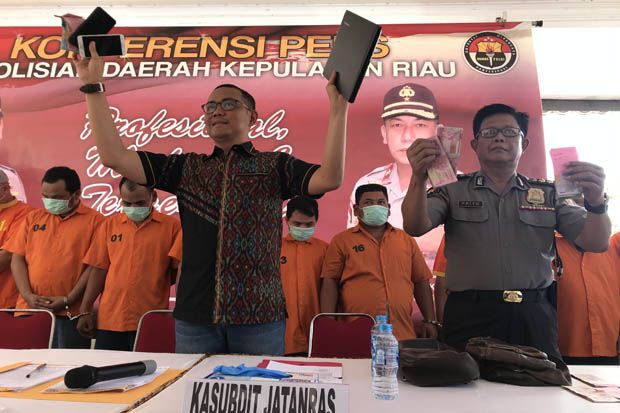 Polda Kepri Bekuk 9...