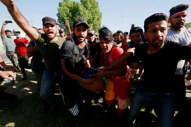 Demonstran Irak yang...