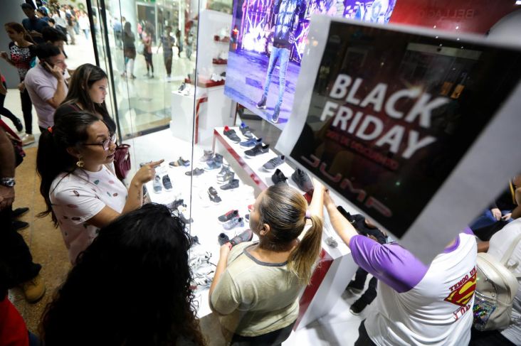 Black Friday Disambut...