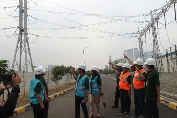 PLN Rampungkan 16 Proyek...