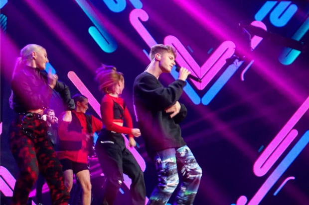 Penampilan HRVY Hebohkan...