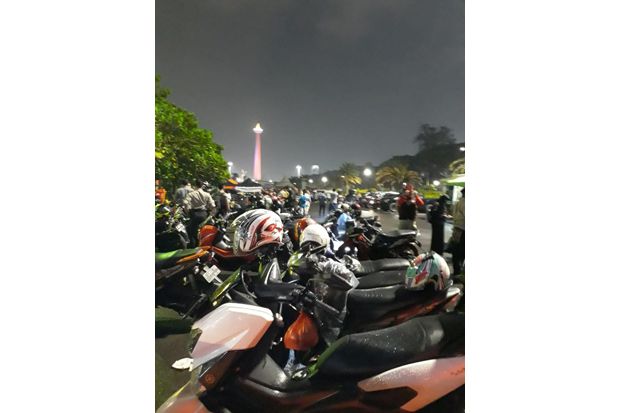 Jelang Tengah Malam...