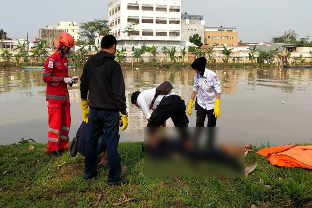 Berenang di Sungai Cisadane,...
