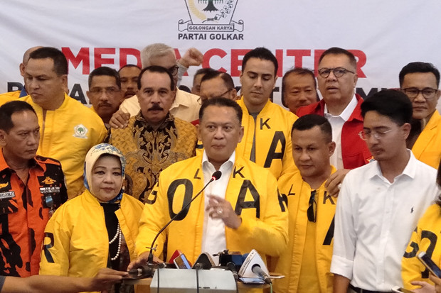 Bamsoet Mundur, Kubu...