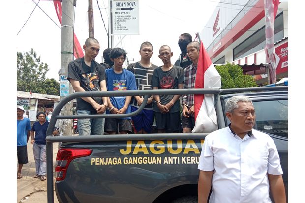 Merampok di 30 Lokasi,...