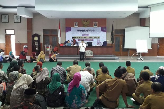Puluhan Kepala Sekolah...