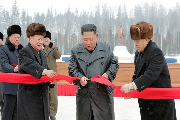 Kim Jong-un Rayakan...