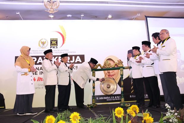 Gelar Rakernas, Fraksi...