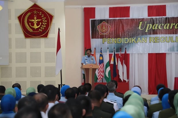 Panglima TNI Tutup Pendidikan...