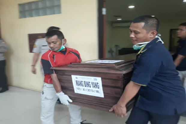 RS Polri Serahkan Jenazah...