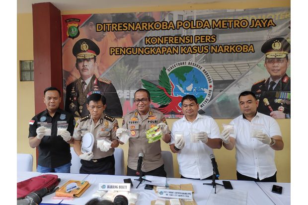 Melawan Polisi, Pengedar...