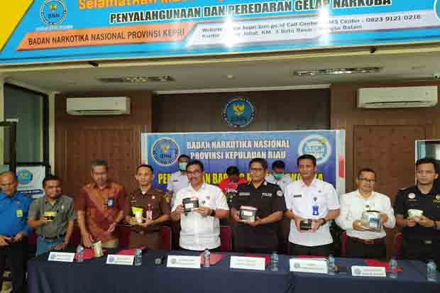 BNN Kepri Musnahkan...
