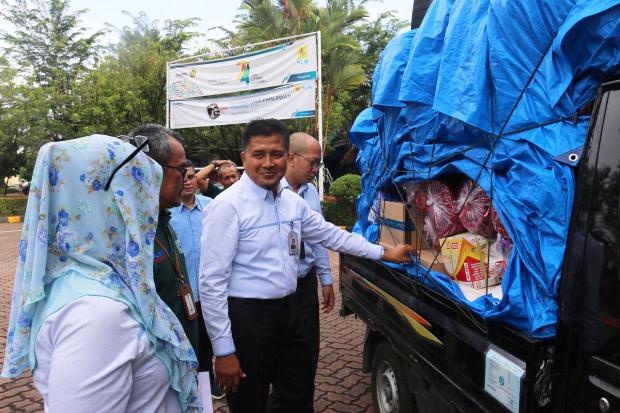 PLN Peduli Serahkan...