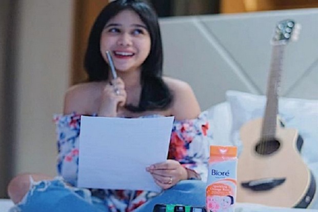 Brisia Jodie Gandeng...